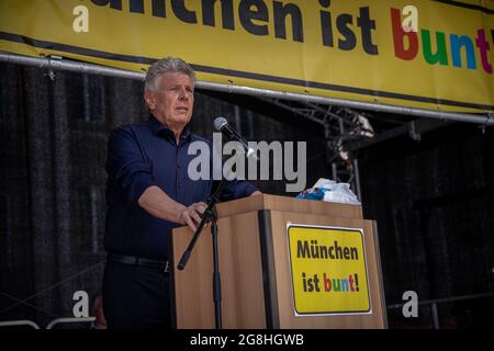 Dieter Reiter bei Kundgebung gegen Antisemitismo. Unter dem motto 'Gegen jeden Judenhass. Gemeinsam für Jüdisches Leben in München' fand am 18.06.2021 eine vom Verein 'ünchen ist bunt' organisierte Kundgebung in München statt. Unterstützt wurde das ganze von vielen Prominenten Münchens Oberbürgermeister Dieter Reiter, Kabarettist Christian Springer und Charlotte Knobloch, der Präsidentin der Israelischen Kultusgemeinde Münchens. (Foto di Alexander Pohl/Sipa USA) Credit: Sipa USA/Alamy Live News Foto Stock