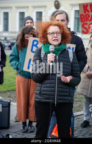 Monaco, Germania. 18 Feb 2020. Margarete Bause parlando. Il Partito Verde di Baviera ha protestato davanti al Ministero degli interni bavarese a Monaco per protestare per l'accoglienza dei rifugiati che vivono nei campi dell'isola greca di Lesbo, che vivono in condizioni terribili, a Monaco il 18. Febbraio 2020. (Foto di Alexander Pohl/Sipa USA) Credit: Sipa USA/Alamy Live News Foto Stock