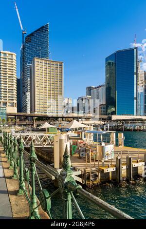 Tour desertato dei moli di Circular Quay durante il blocco, Sydney, Australia Foto Stock