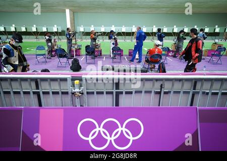 Tokyo, Giappone. 21 luglio 2021. Gli atleti che si allenano al poligono di tiro Asaka di Tokyo, Giappone, 21 luglio 2021. Credit: JU Huanzong/Xinhua/Alamy Live News Foto Stock