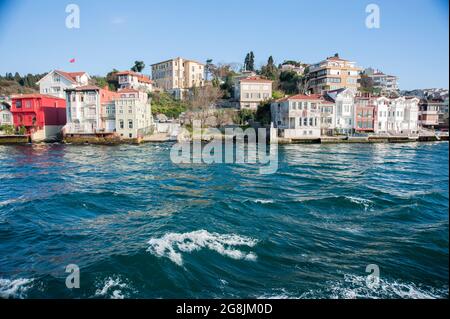Vecchie case nel Bosforo Foto Stock