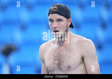 Tokio, Giappone. 21 luglio 2021. Tennis: Olimpiadi, pratica al Ariake Tennis Park. Jan-Lennard Struff dalla Germania è seduto sulla panchina. Credit: Michael Kappeler/dpa/Alamy Live News Foto Stock