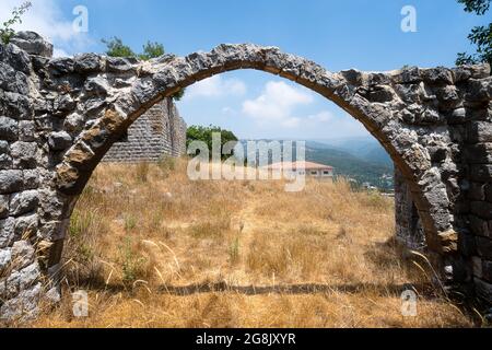 Resti di pietra di abbandonato ed ex mulino della seta in Libano Foto Stock