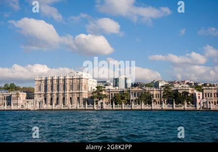 Besiktas,İstanbul/Turkey - 29/4/2010:Dolmabahce Palace vista frontale Foto Stock