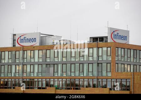 Infineon Hauptgebäude a Neubiberg bei München am 12. Novembre 2019. Infineon Technologies AG ist ein deutscher Halbleiter Hersteller mit ungefähr 40.000 Angestellten. (Foto di Alexander Pohl/Sipa USA) Credit: Sipa USA/Alamy Live News Foto Stock