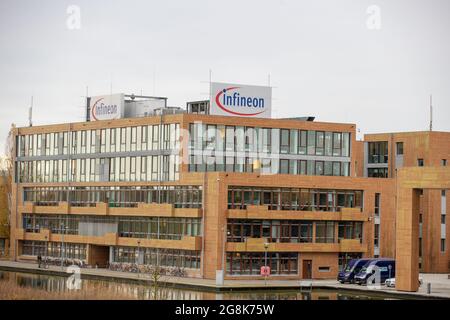 Infineon Hauptgebäude a Neubiberg bei München am 12. Novembre 2019. Infineon Technologies AG ist ein deutscher Halbleiter Hersteller mit ungefähr 40.000 Angestellten. (Foto di Alexander Pohl/Sipa USA) Credit: Sipa USA/Alamy Live News Foto Stock