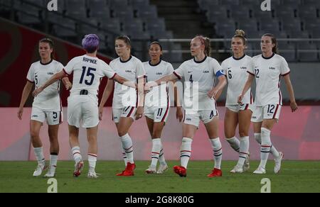 Tokyo, Giappone. 21 luglio 2021. I giocatori statunitensi si staccano dal campo dopo aver perso una partita di calcio femminile del Gruppo G contro la Svezia 3-0 ai Giochi Olimpici estivi di Tokyo, in Giappone, mercoledì 21 luglio 2021. Foto di Bob strong/UPI. Credit: UPI/Alamy Live News Foto Stock