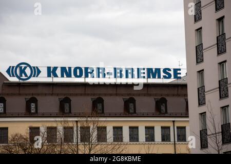 Der Hauptsitz von Knorr Bremse in München. Knorr-Bremse ist ein deutsches Unternehmen, welches weltweit führender Hersteller von Bremssystemen für Schienen- und Nutzfahrzeuge ist. 2018 ginging das Unternehmen an die Börse und ist aktuell im MDAX gelistet. (Foto di Alexander Pohl/Sipa USA) Foto Stock