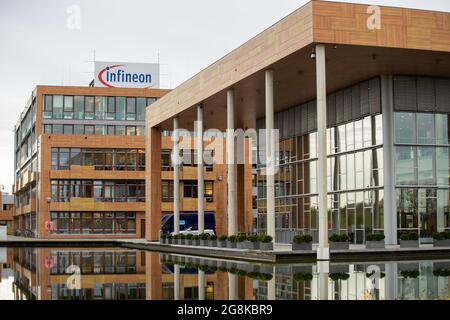 Infineon Hauptgebäude a Neubiberg bei München am 12. Novembre 2019. Infineon Technologies AG ist ein deutscher Halbleiter Hersteller mit ungefähr 40.000 Angestellten. (Foto di Alexander Pohl/Sipa USA) Credit: Sipa USA/Alamy Live News Foto Stock