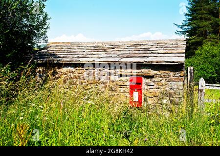 Stonebarn con Post Box, AIS Gill, Yorkshire, Inghilterra Foto Stock
