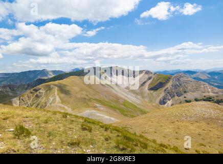 Monte Bove in Usssita (Italia) - la cima paesaggistica del Monte Bove, nord e sud, nelle Marche, provincia di Macerata. Appennini, a Monti Sibillini Foto Stock