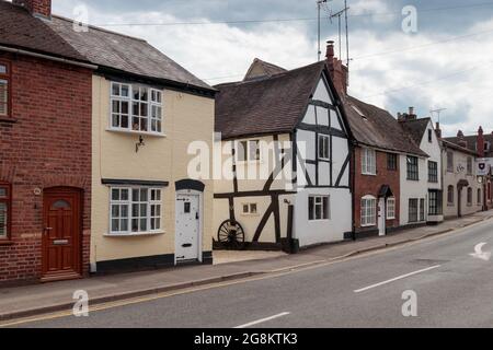 KENILWORTH, WARWICKSHIRE, REGNO UNITO - 29 MAGGIO 2021: Vista di edifici antiquati Foto Stock