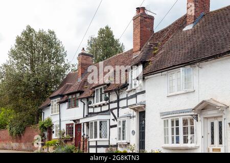 KENILWORTH, WARWICKSHIRE, REGNO UNITO - 29 MAGGIO 2021: Vista di edifici antiquati Foto Stock