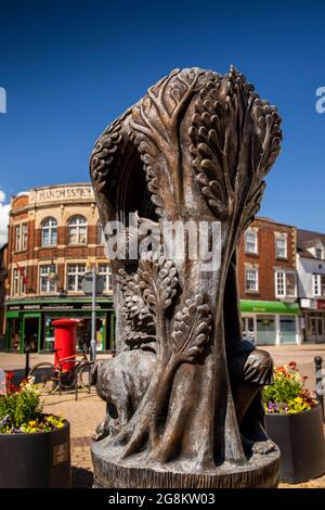 Regno Unito, Inghilterra, Worcestershire, Evesham, Bridge Street, swineherd EOF visione leggenda scultura Foto Stock