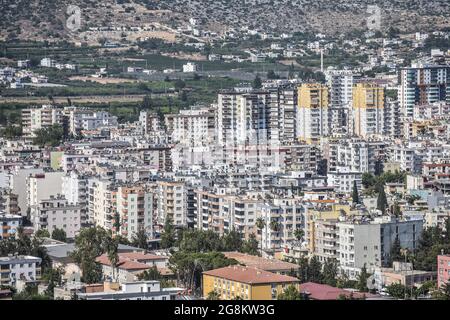 Mersin, Turchia. 21 luglio 2021. Una fotografia tratta dal Castello di Silifke mostra lo skyline urbano del quartiere di Silifke a Mersin, Turchia, mercoledì 21 luglio 2021. (Foto di Altan Gocher/GochreImagery/Sipa USA) Credit: Sipa USA/Alamy Live News Foto Stock