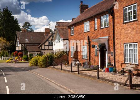Regno Unito, Inghilterra, Worcestershire, Pershore, Cropthorne, case storiche nel pittoresco villaggio Foto Stock