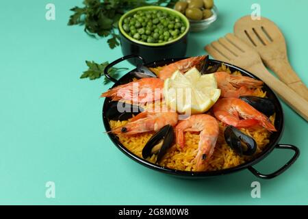 Concetto di cibo delizioso con Paella spagnola Foto Stock