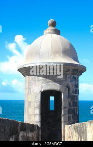 Garita su Castillo San Fleipe del Morro, Old San Juan, Puerto Rico Foto Stock