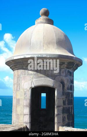 Garita su Castillo San Fleipe del Morro, Old San Juan, Puerto Rico Foto Stock