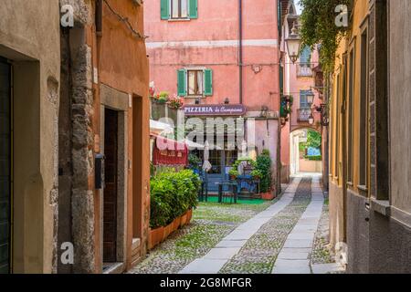 Orta San Giulio, bellissimo borgo sul Lago d'Orta, Piemonte (Piemonte), Italia. Foto Stock