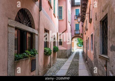 Orta San Giulio, bellissimo borgo sul Lago d'Orta, Piemonte (Piemonte), Italia. Foto Stock