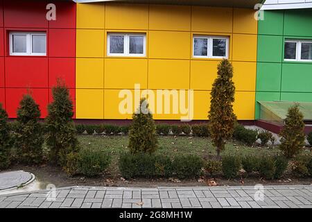 Parete dell'edificio multicolore Foto Stock