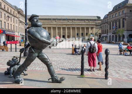 Statua di Desperate Dan, City Square, High Street, Dundee City, Scozia, Regno Unito Foto Stock