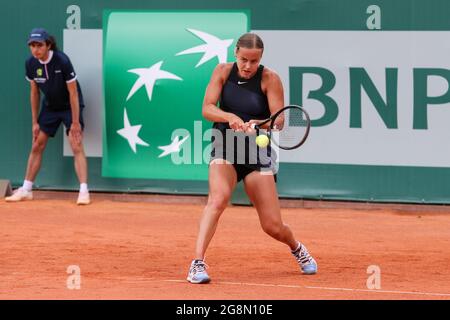 Danzica, Polonia. 21 luglio 2021. Anna Karolina Schmiedlova (SLOVACCHIA) gioca contro Anna Bondar (UNGHERIA) visto in azione durante il BNP Paribas Poland Open Tournament (categoria WTA 250) in Gdynia. (Punteggio finale 6:2, 7:6, 6:1 per Bondar). Credit: SOPA Images Limited/Alamy Live News Foto Stock