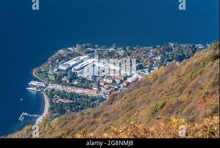Paesaggio del Lago di Como e della penisola di Dervio, Lago di Como, Lombardia, Italia, Europa Foto Stock
