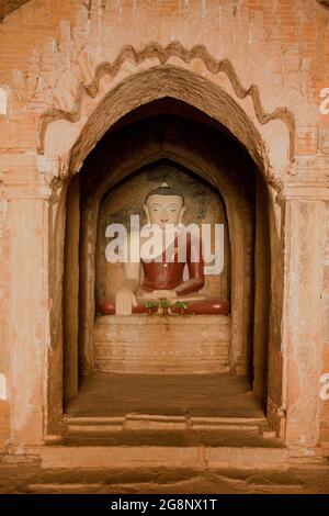 Statua del Buddha, Tempio di Tayoke Pyay, Bagan, Myanmar, Birmania, Sud-est asiatico Foto Stock