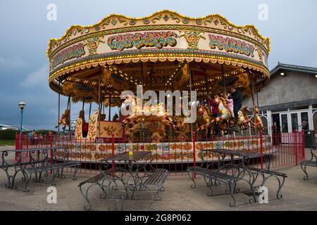 Fairground Carousel a Weymouth Dorset Inghilterra Regno Unito Foto Stock