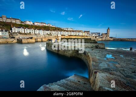 Porthleven Harbour; Cornovaglia; Regno Unito Foto Stock