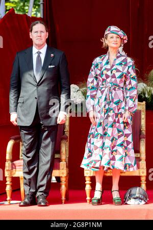 BRUXELLES - Re Filippo, Regina Mathilde, Principessa Elisabetta, Principe Gabriele, Principe Emmanuele, La Principessa Eleonore, la Principessa Astrid, il Principe Lorenz, il Principe Laurent, la Principessa Delphine e suo marito Jim o'Hare del Belgio partecipano alla Messa te Deum nella Giornata Nazionale della Cattedrale di Bruxelles, Belgio, 21 luglio 2021. Foto: Patrick van Katwijk Foto Stock