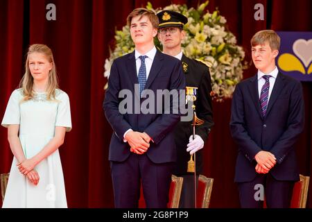 BRUXELLES - Re Filippo, Regina Mathilde, Principessa Elisabetta, Principe Gabriele, Principe Emmanuele, La Principessa Eleonore, la Principessa Astrid, il Principe Lorenz, il Principe Laurent, la Principessa Delphine e suo marito Jim o'Hare del Belgio partecipano alla Messa te Deum nella Giornata Nazionale della Cattedrale di Bruxelles, Belgio, 21 luglio 2021. Foto: Patrick van Katwijk Foto Stock