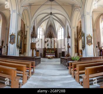 ZAKUPY, CZECHIA, GIUGNO 20 2021, l'interno della Chiesa dei Santi Fabian e Sebastian, stile neo-gotico. Foto Stock