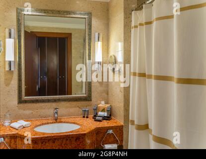 Bagno in camera, al Dead Sea Marriott Resort & Spa, Giordania, Medio Oriente Foto Stock