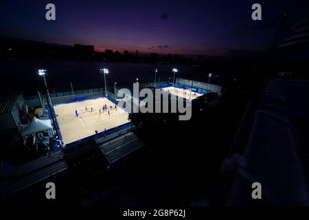 Una vista generale del parco Shiokaze che ospiterà il torneo di Beach volley Tokyo 2020, raffigurato prima dei Giochi Olimpici di Tokyo 2020 in Giappone. Data immagine: Giovedì 22 luglio 2021. Foto Stock