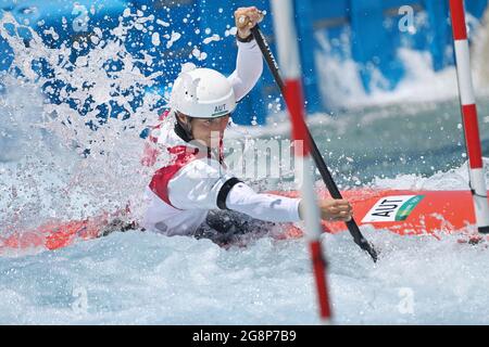 Nadine WERATSCHNIG (AUT), Canadian One Women, Action. Allenamento canoe slalom, canoe slalom, whitewater il 22 luglio 2021, Kasai Canoe Slalom Center. Olimpiadi estive 2020, dal 23.07. - 08.08.2021 a Tokyo/Giappone. Foto Stock