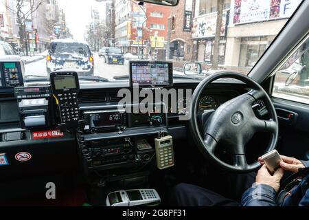 Sapporo, Giappone-Dicembre 26,2017: Immagine di un taxi giapponese interno completo di GPS e misuratore di distanza nella città di Sapporo Hokkaido Giappone durante i mari invernali Foto Stock