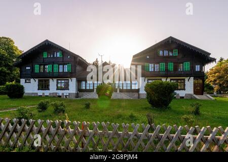 Kladská, Repubblica Ceca - 12 luglio 2021: Rifugio di caccia nel villaggio di Kladská vicino alla città termale di Marianske Lazne (Marienbad) - Repubblica Ceca Foto Stock