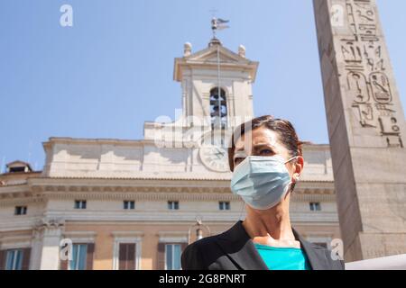 Roma, Italia. 22 luglio 2021. Vice del Partito democratico Laura Boldrini durante flashmob organizzato da Actionaid di fronte al Palazzo Montecitorio di Roma (Foto di Matteo Nardone/Pacific Press) Credit: Pacific Press Media Production Corp./Alamy Live News Foto Stock