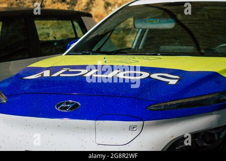 Carmona Spagna 21 luglio 2021 la polizia locale ha parcheggiato l'auto per le strade di Carmona durante l'epidemia di coronavirus che colpisce la Spagna Foto Stock