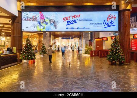 Hall presso Ski Dubai, Mall of the Emirates, Dubai, Emirati Arabi Uniti. --- Ski Dubai è una stazione sciistica interna con 22,500 metri quadrati di area sciistica interna. Il par Foto Stock