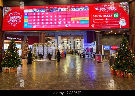 Hall presso Ski Dubai, Mall of the Emirates, Dubai, Emirati Arabi Uniti. --- Ski Dubai è una stazione sciistica interna con 22,500 metri quadrati di area sciistica interna. Il par Foto Stock