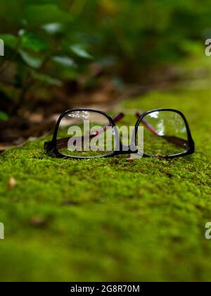 Occhiali neri per copertine di libri Foto Stock