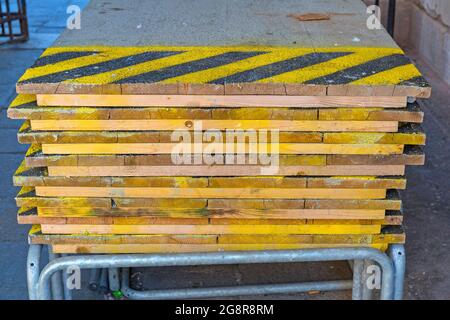 Piattaforme Raised Walkway pronte per i Flood a Venezia Foto Stock