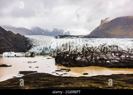 Da vicino alla punta del ghiacciaio Svinafellsjokull a Skaftafell, Islanda Foto Stock