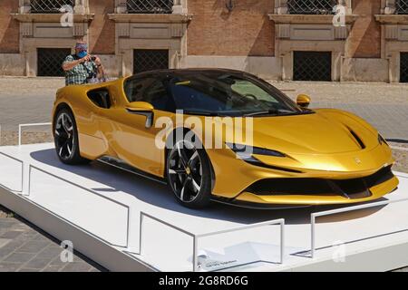 Modena, Italia, 1 luglio 2021 - Ferrari SF90 Spider, Motor Valley Exhibition Foto Stock
