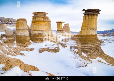 Badlands, hoodoos in inverno, Willow Creek, Drumheller, Alberta, Canada Foto Stock