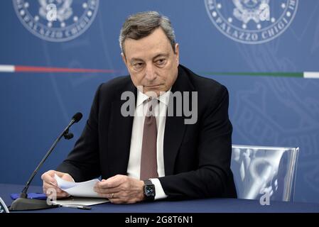 Roma, Italia. 22 luglio 2021. Roma 22/07/2021 Sala multifunzionale. Conferenza stampa alla fine del Consiglio dei Ministri Credit: Agenzia fotografica indipendente/Alamy Live News Foto Stock